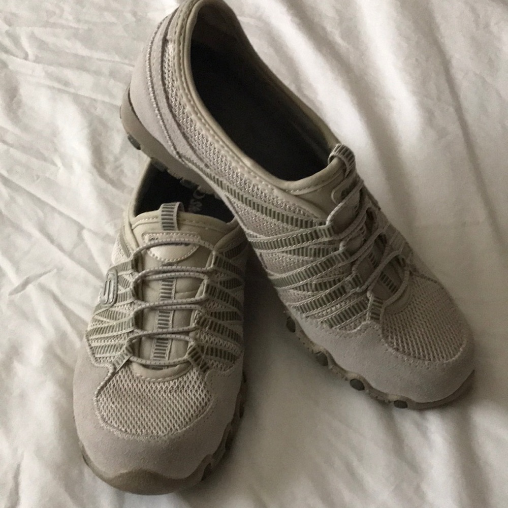 Skechers 6.5 Slip on
